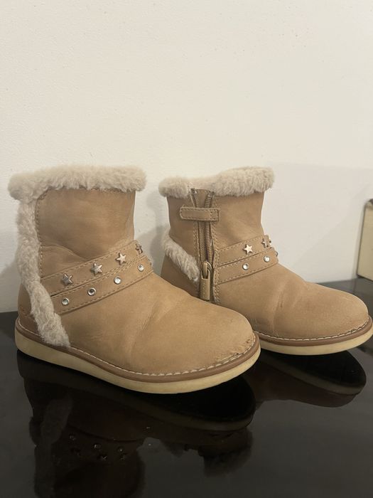 Bota Mayoral bege com pêlo