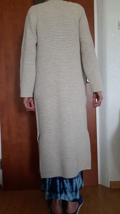 Ciepły długi sweter damski