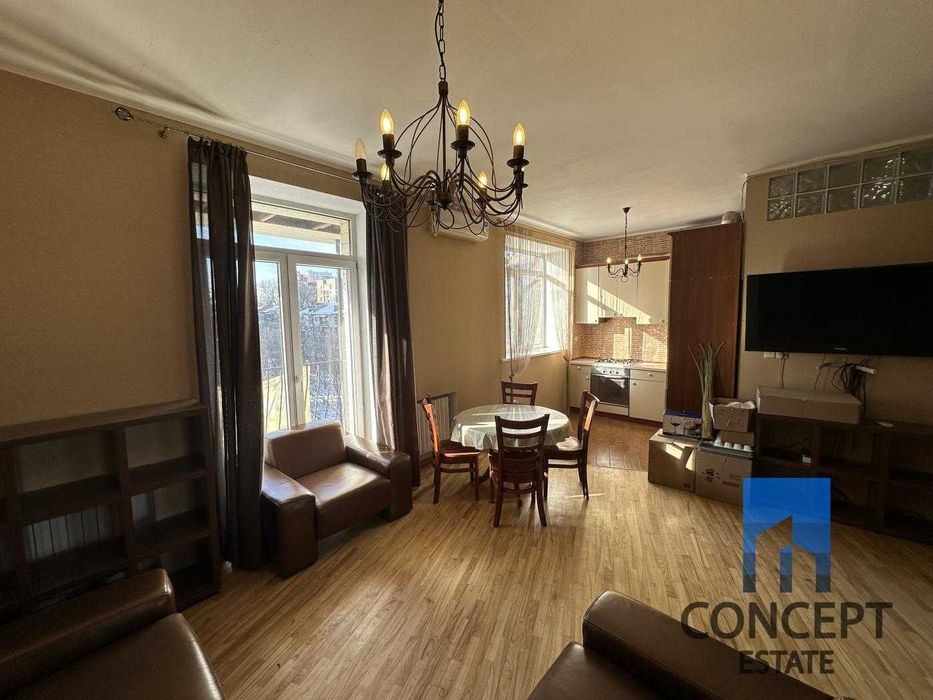 Продам видовую 2к сталинку на ул. Героев Крут. Яворницкого. Нагорка!