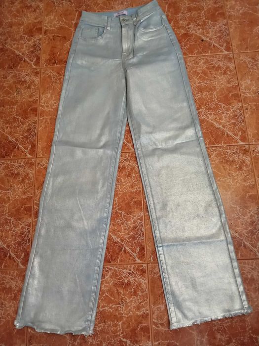 calça de senhora cinza + 3 camisolas desportivas