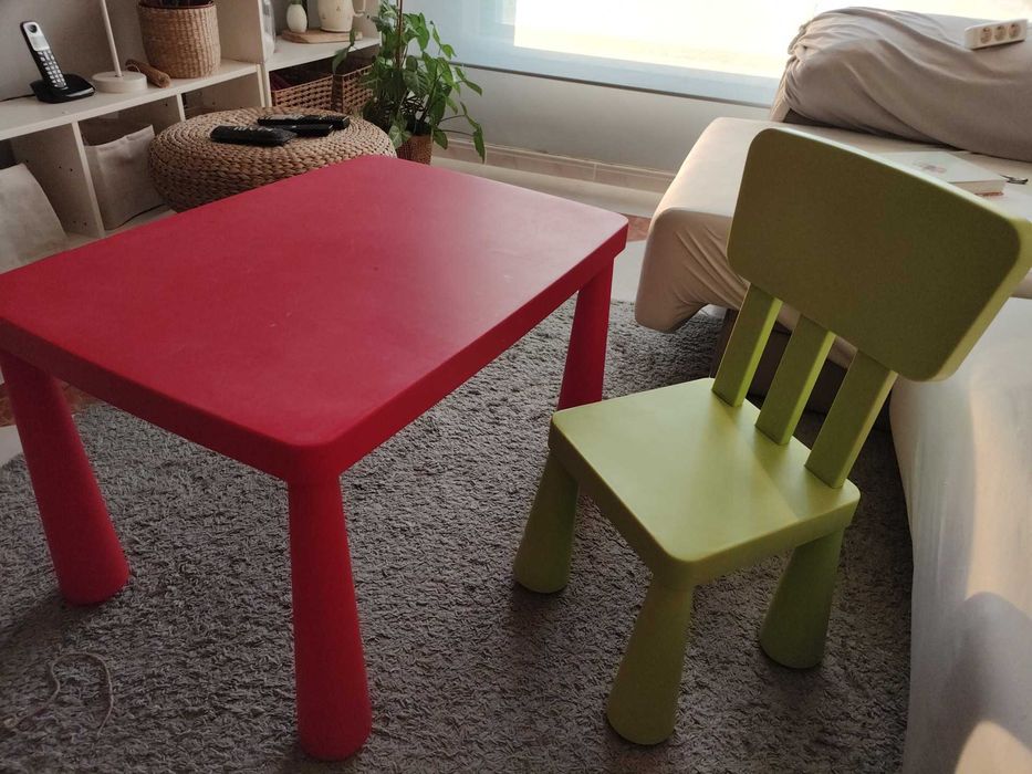 ofereço cadeira na compra da mesa plastica,tudo em boas condições