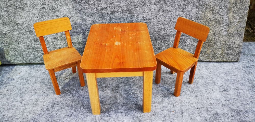 Zabytkowa zabawka - stół i krzesła okres PRL