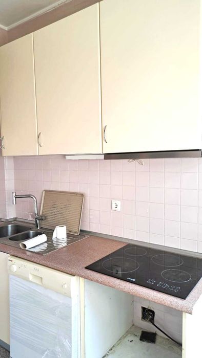 Apartamento T3 - 4º Andar, localizado na Rua Antero de Quental, Freguesia de Paranhos, no Porto