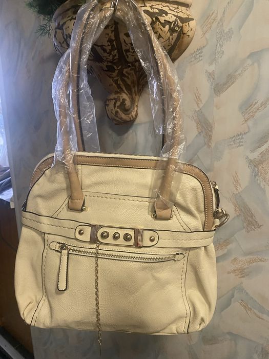 Сумка жіноча через плече молочного кольору