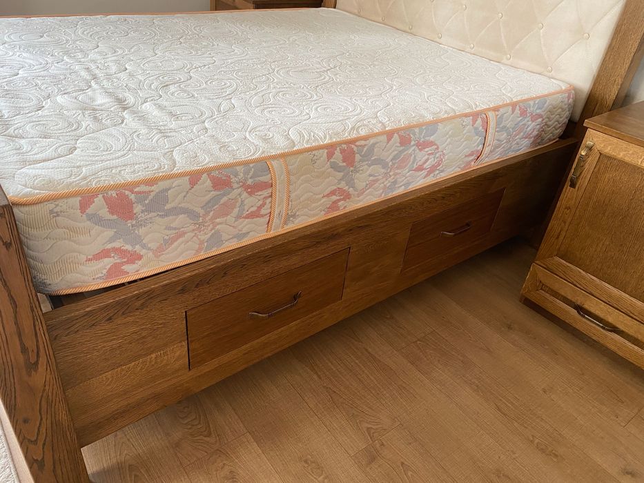 Продам Дубову Спальню