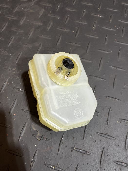 Zbiorniczek hamulcowy płynu hamulcowego BMW E30 E24 E28 E23 super stan