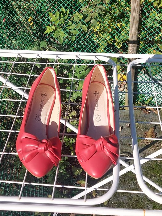 Buty szpilki damskie czerwone rozmiar 37 firma T.Taccardi