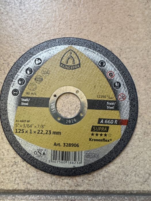 discos corte  125mm * 1mm  - quantidade  150. +  discos lixa  115mm. Grão 36 - quantidade  200