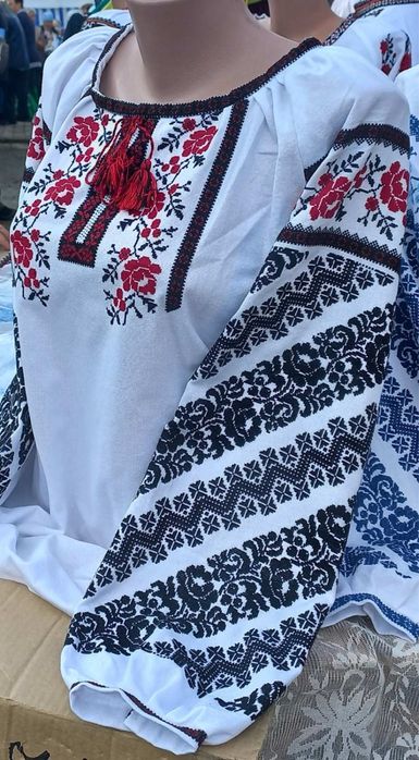 Вишитий одяг ручної роботи