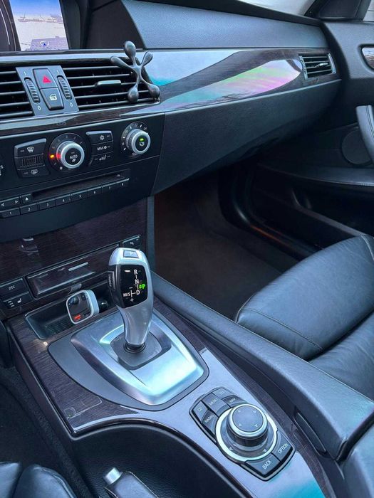 BMW Seria 5 E60 530i