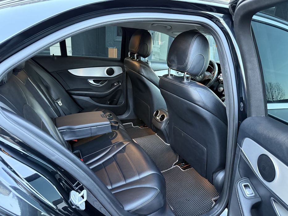 Mercedes Benz C 300 (4MATIC)  в гарному стані
