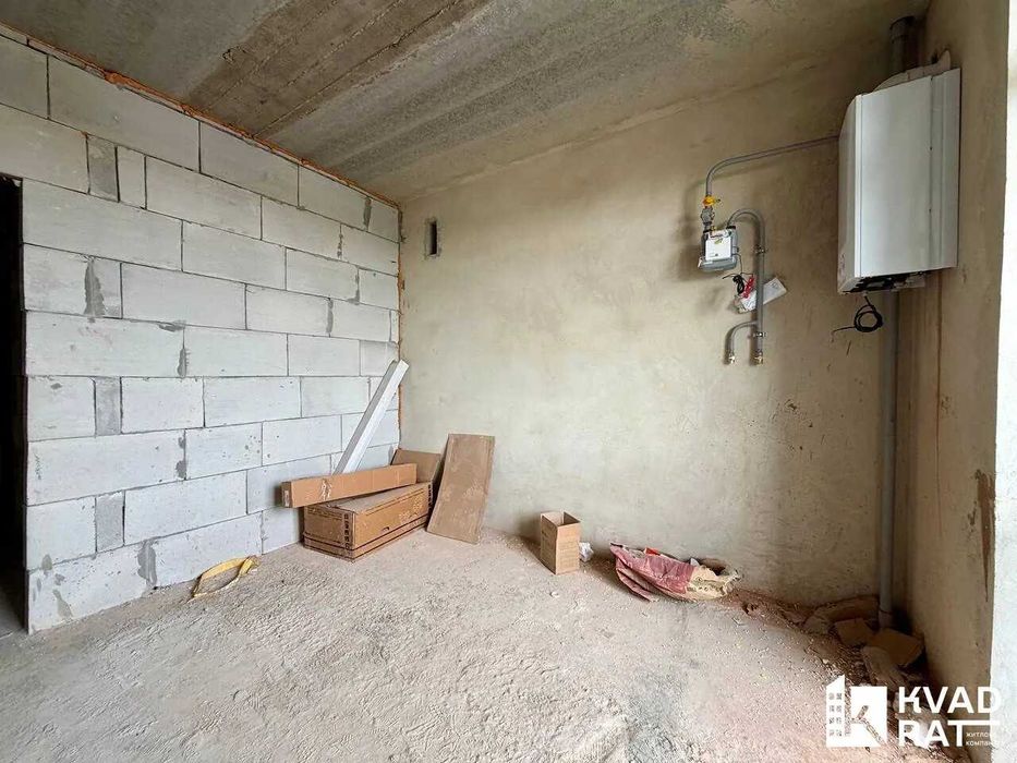 Здана та готова до ремонту 2-кім квартира ! 67 м2 + кладовка у подарунок