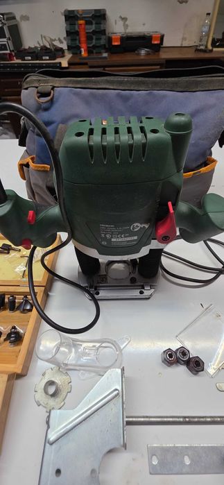Tupia Bosch com acessórios e rebarbadora Black&Decker preço para os 2 artigos