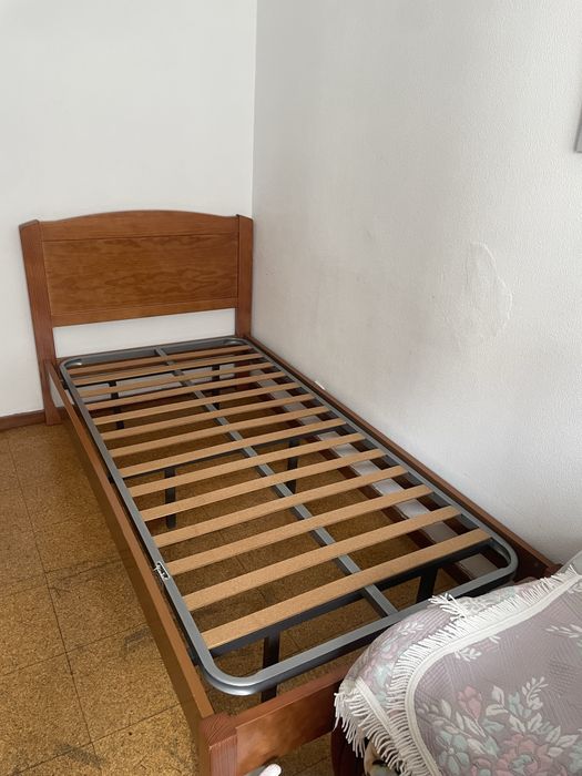 Cama de Solteiro com estrado e colchao