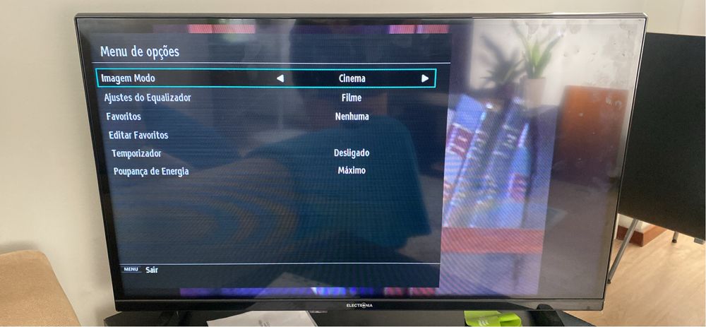Televisão 32” Com comando 80€