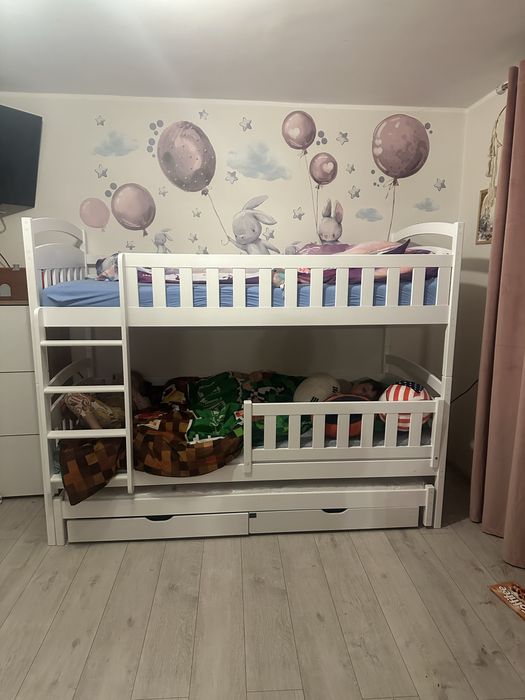 Lòżko piętriwe z drabinką