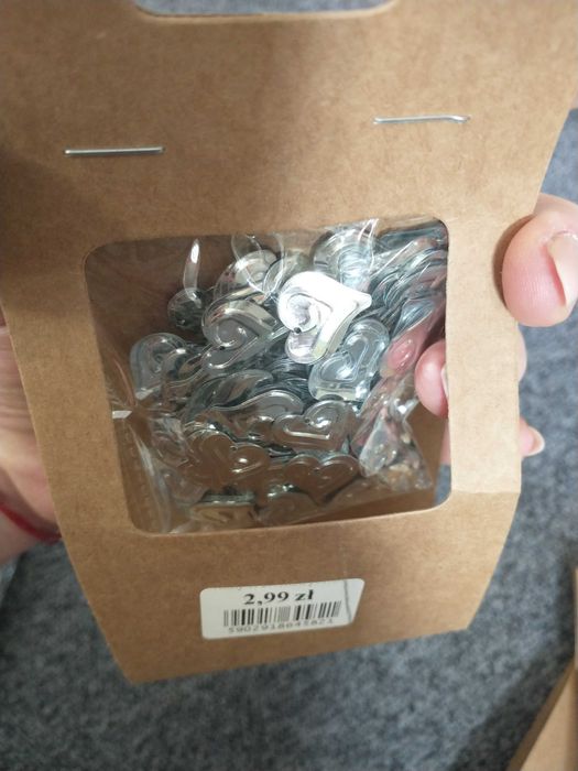 Konfetti do dekoracji na stół urodziny ślub wesele serca srebrne 1 szt