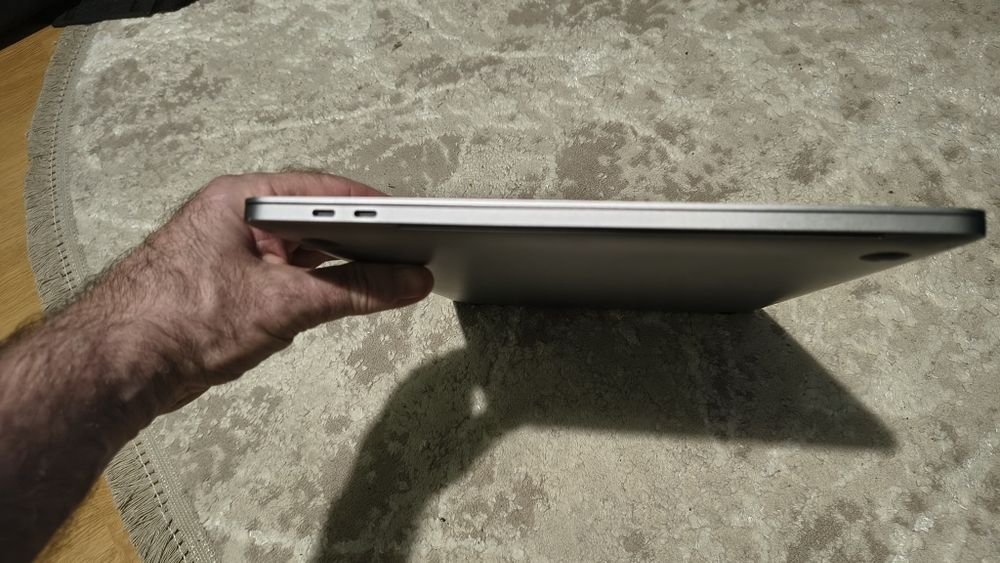 MacBook Pro 15,4  2018. i7 /16GB/512GB
