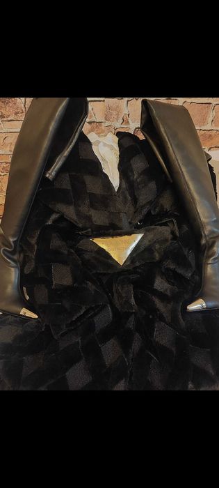 Bardzo elegancki płaszcz o fakturze futerka Marki La Monne