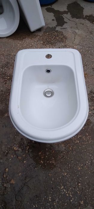 Sanitas e bidés em bom estado