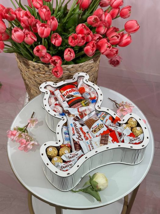 Солодкий подарунок «Ведмедик» з улюбленими солодощами кіндер