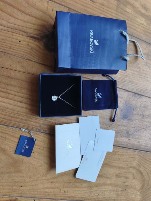 Colar Swarovski novo na Caixa