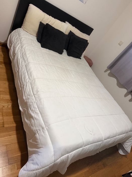 Cama  e colchão 140 x 190