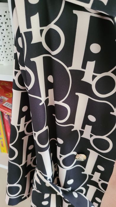 Sukienka zapinana, jak marynarka damska