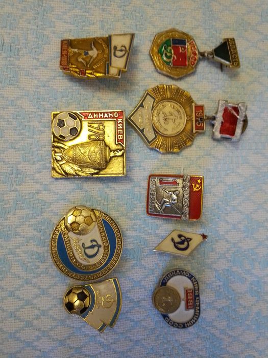 Значки футбольні і спортивні
