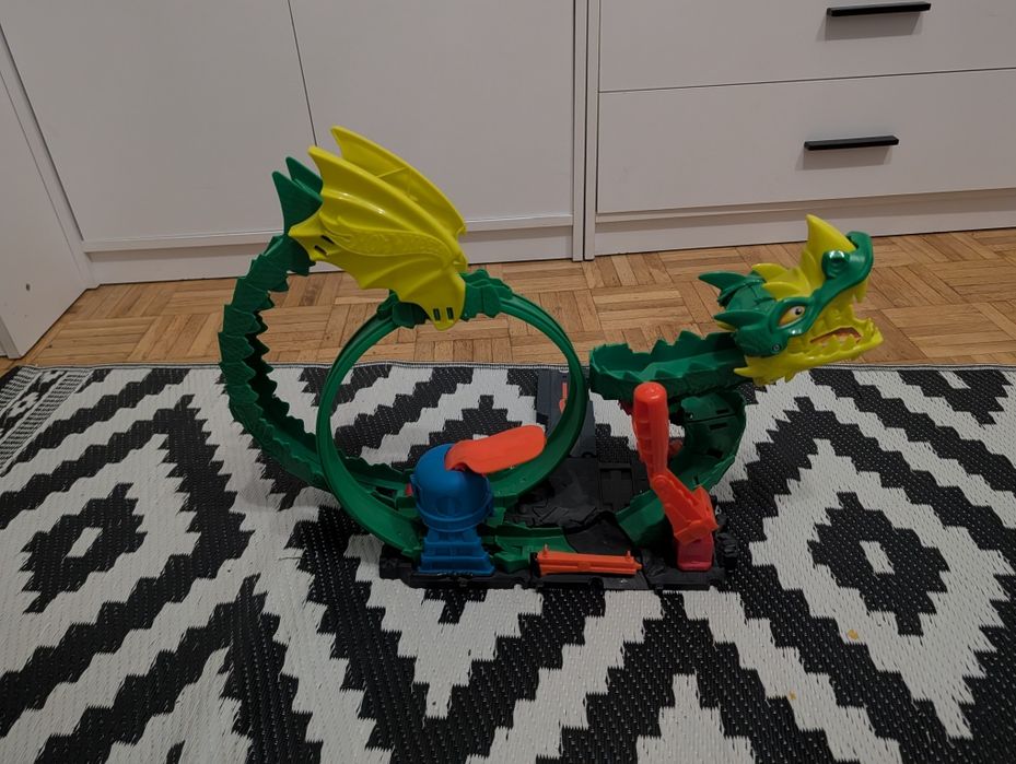 Hot wheels pętla smoka