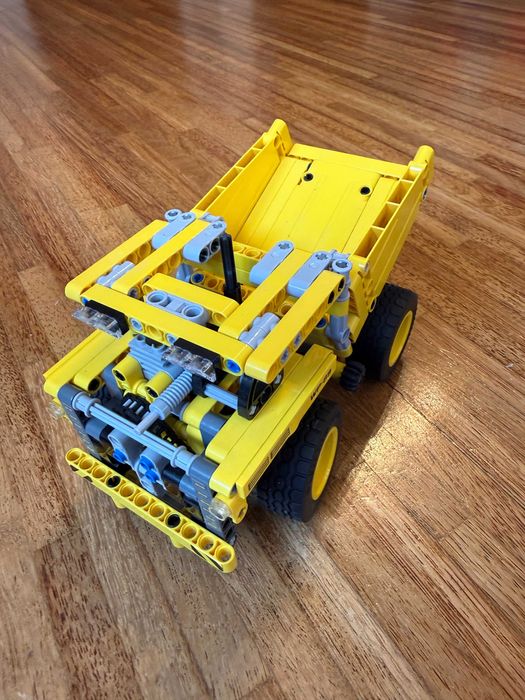 LEGO Technic – zestaw pojazdów (helikopter, auta, budowlane)