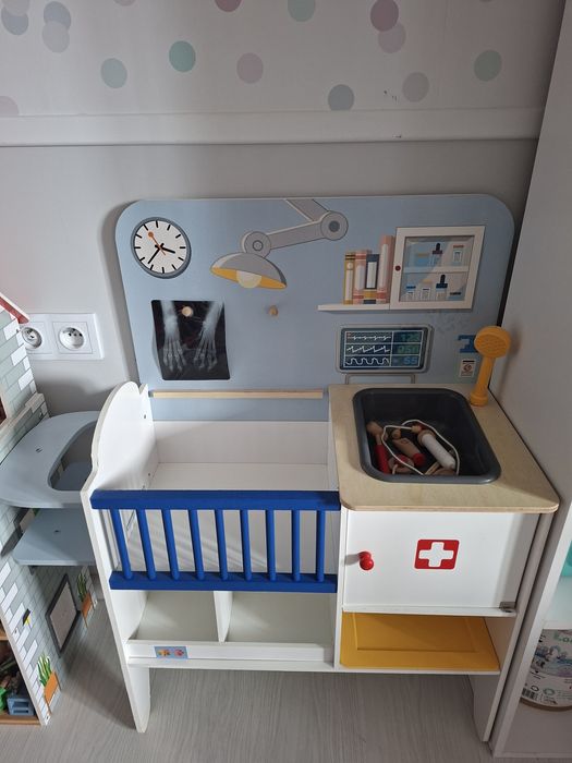 Drewniana klinika dla dzieci i weterynarz 2w1