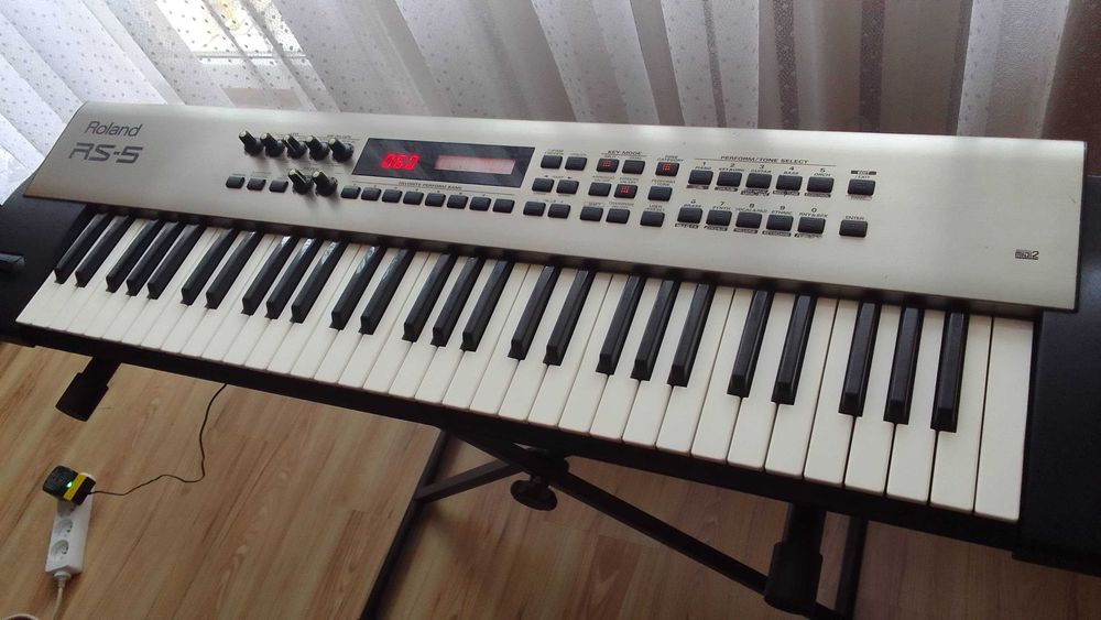Roland RS5 syntezator