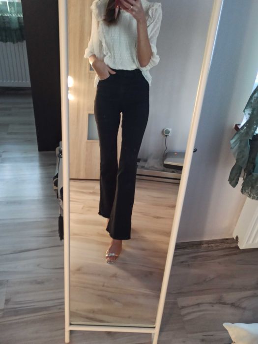 Spodnie jeansowe czarne dzwony dopasowane Bershka XS wyższy stan