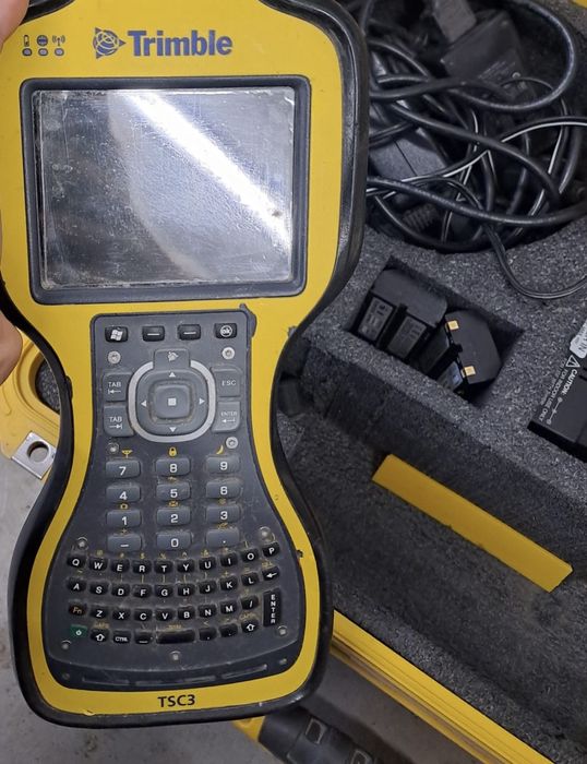 Odbiornik GNSS Trimble SPS881 z kontrolerem TSC2