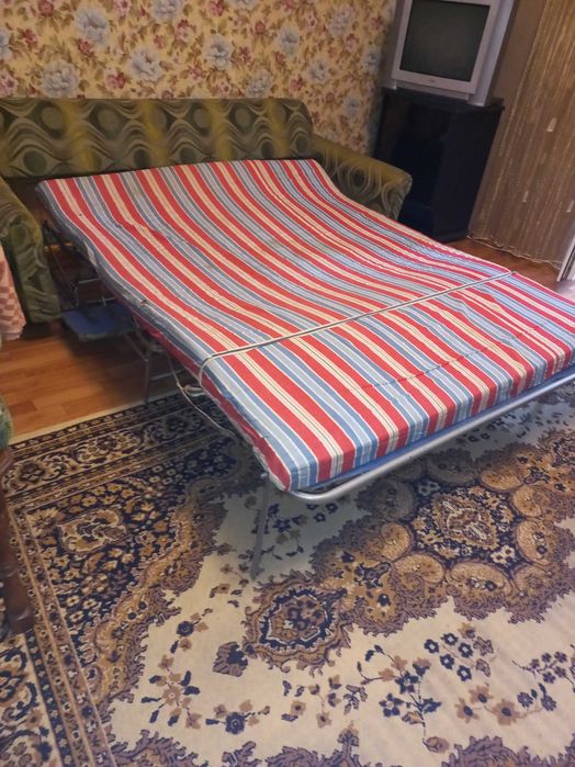 Продам недорого диван-лягушку