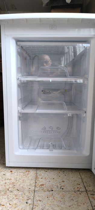 Arca vertical Electronia 3 Gavetas