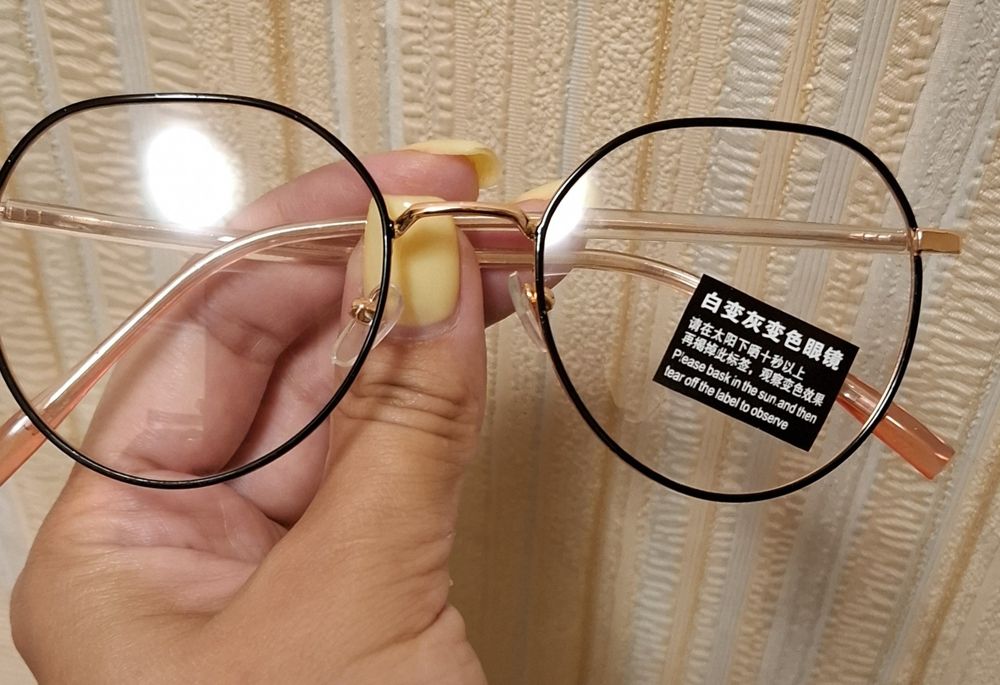 Сонцезахисні фотохромні жіночі окуляри