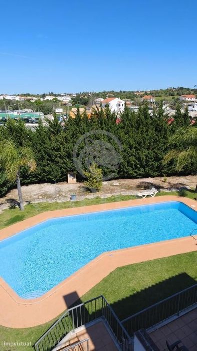 Moradia T3 na Guia | Condomínio com piscina, garagem, churrasqueira e