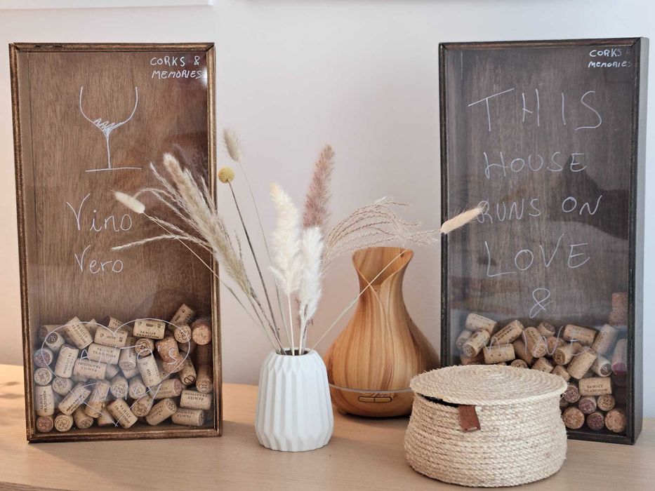 Quadro de Madeira para Guardar Rolhas