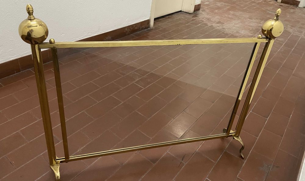 Proteção de lareira em vidro e ferro dourado