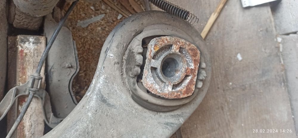 Мерседес 220 підрамник