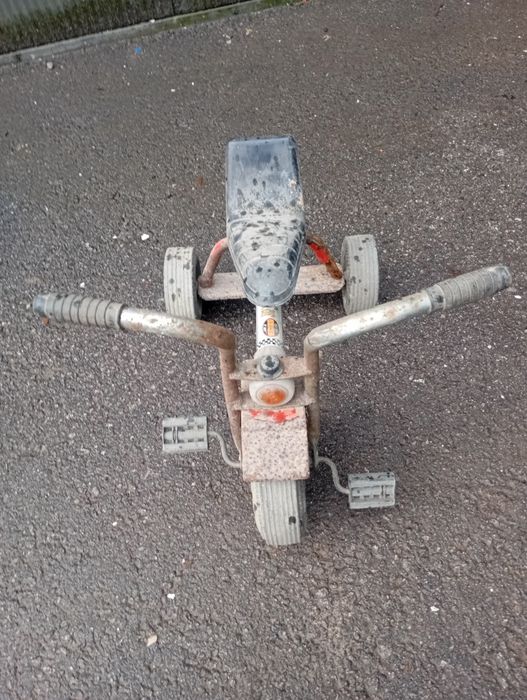 Vendo este tresicolo muito antigo