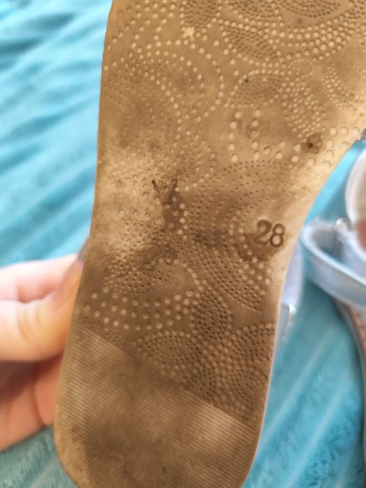 Продам детские босоножки