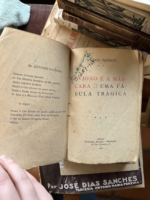 raro D. João e A Máscara - Uma Fábula trágica de António Patrício.