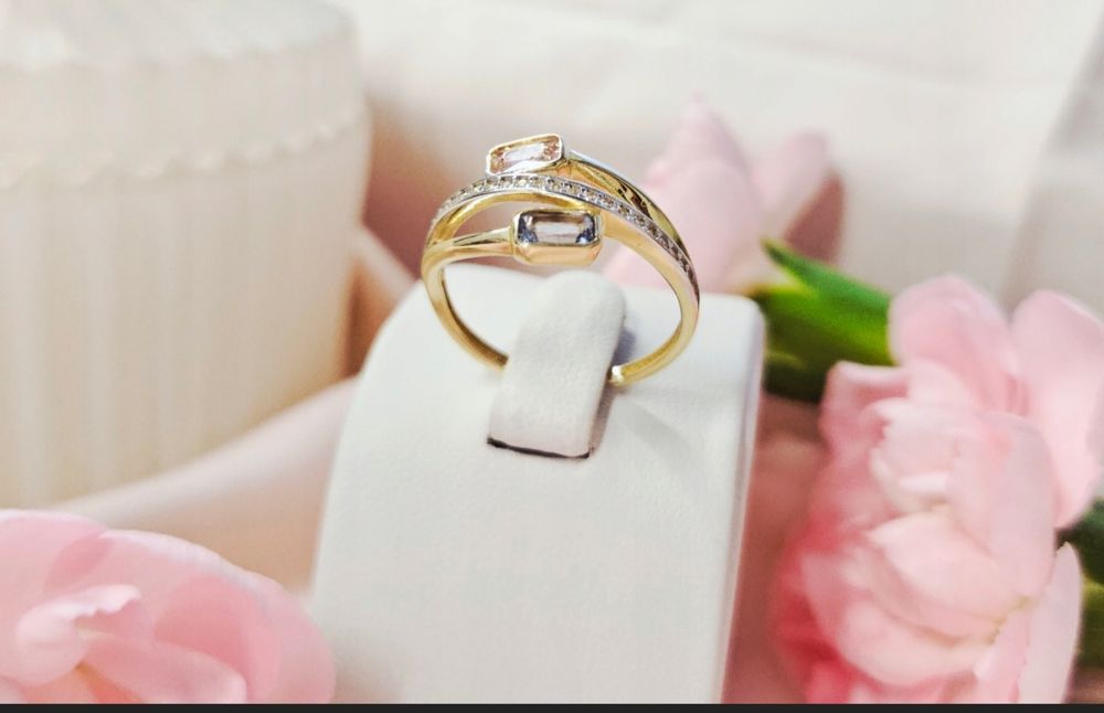 Złoty pierścionek, cyrkonie, kamienie, dwukolorowe, pr 585, r. 14