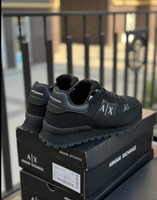 Продам чоловічі кросівки Armani
