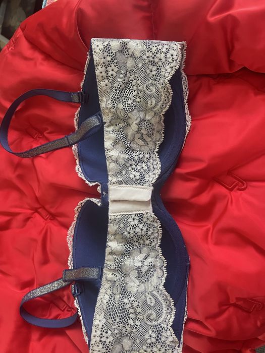 Biustonosz bardotka victoria s secret