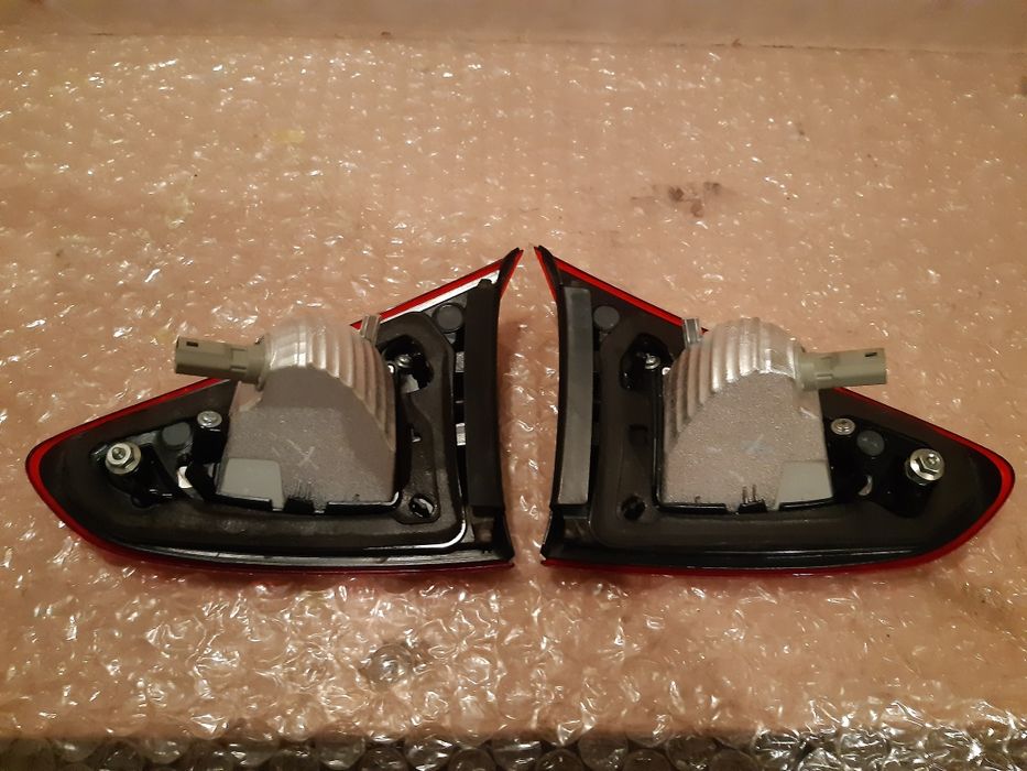 Кришка багажника оригінал Mazda 2 2014-2021