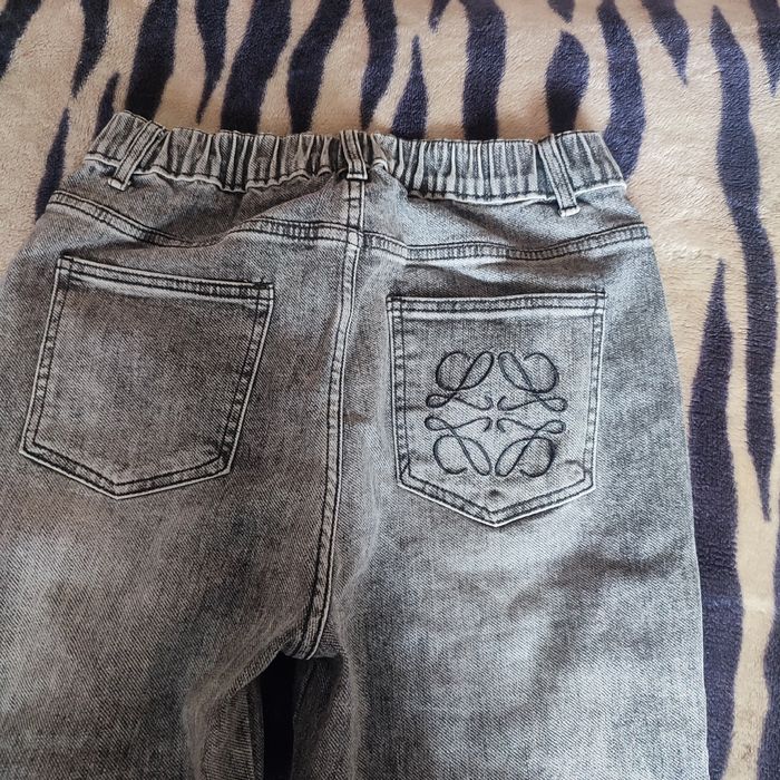 Джинсы, серые. Новые, размер 29, сзади на резинке